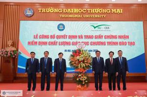 Trao Giấy chứng nhận kiểm định chất lượng các CTĐT Trường Đại học Thương mại